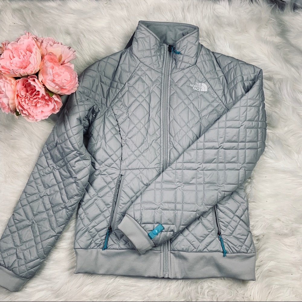 Like New Light Gray North Face Jacket - Picture 2 of 5